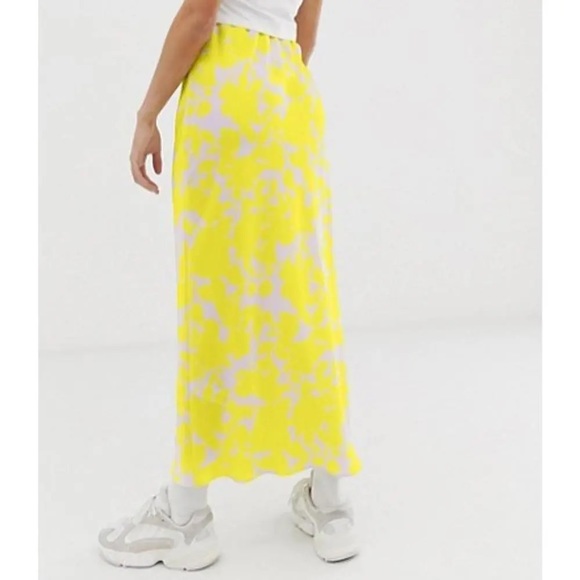 ASOS bias satin slip midi skirt in bright floral - Picture 3 of 9